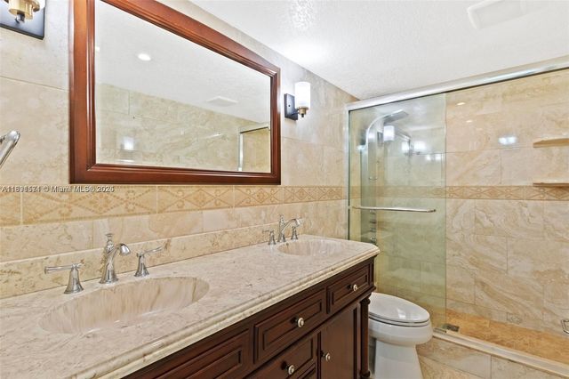 1300 W 47th Pl 223, Hialeah, FL 33012
