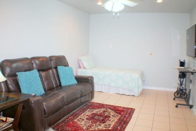 7833 Narcissus Street, Houston, TX 77012