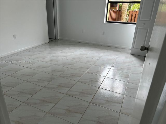 301 W Park Dr 101-11, Miami, FL 33172