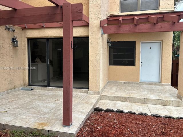 301 W Park Dr 101-11, Miami, FL 33172