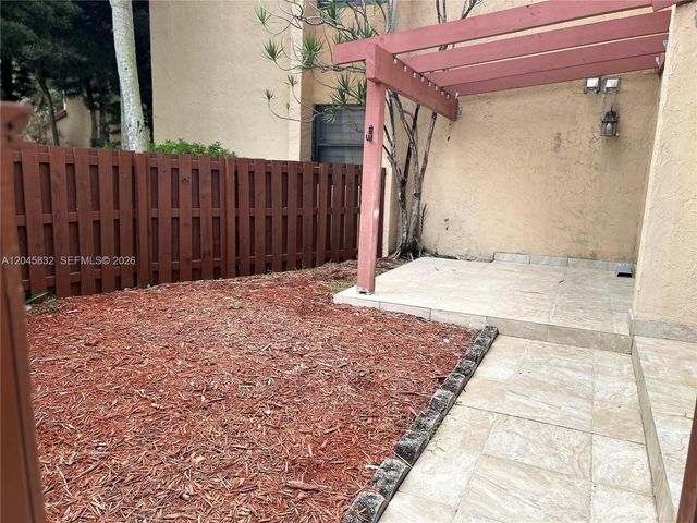 301 W Park Dr 101-11, Miami, FL 33172