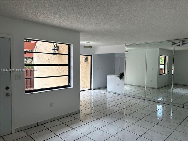 301 W Park Dr 101-11, Miami, FL 33172