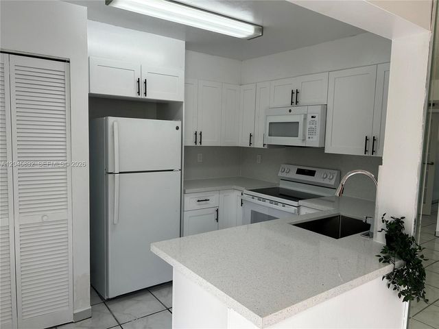 301 W Park Dr 101-11, Miami, FL 33172