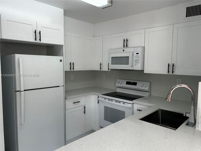 301 W Park Dr 101-11, Miami, FL 33172