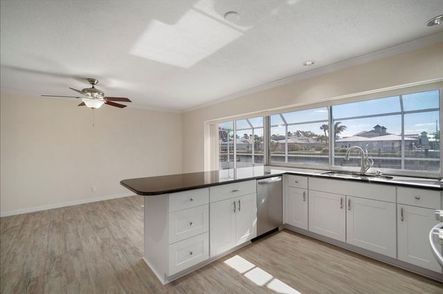 910 SPINDLE PALM WAY, Apollo Beach, FL 33572