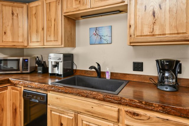 337 Parkside Drive, Hollister, MO 65672
