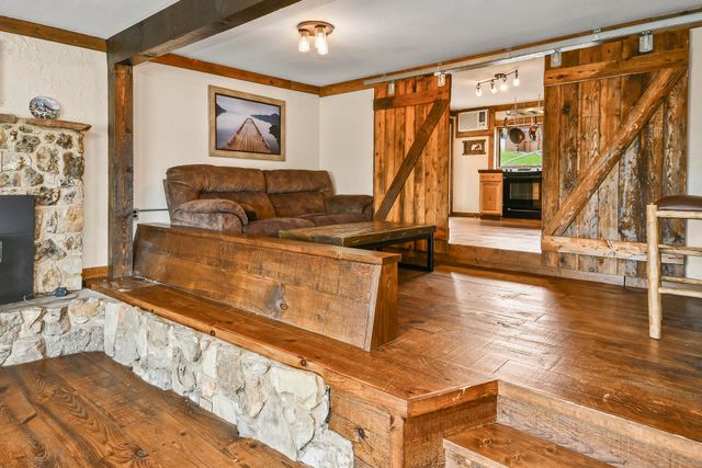 337 Parkside Drive, Hollister, MO 65672