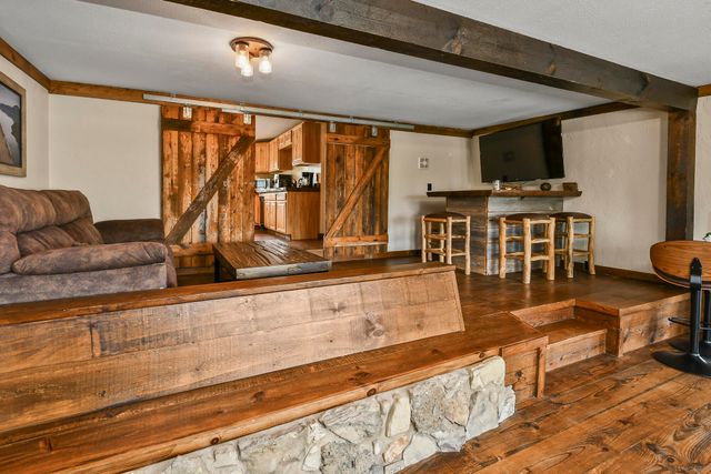 337 Parkside Drive, Hollister, MO 65672