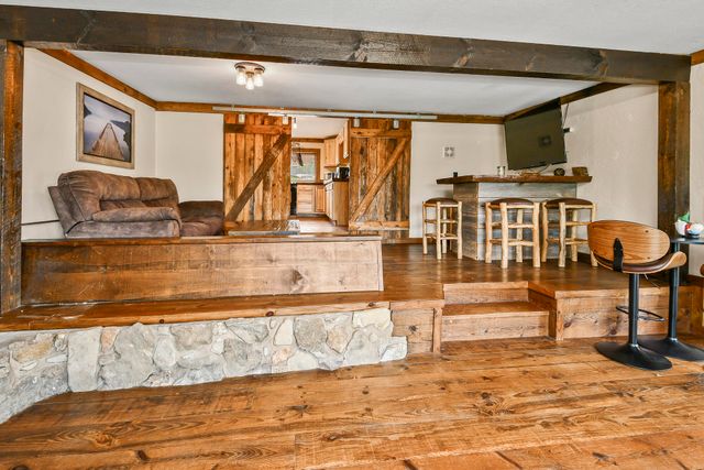 337 Parkside Drive, Hollister, MO 65672