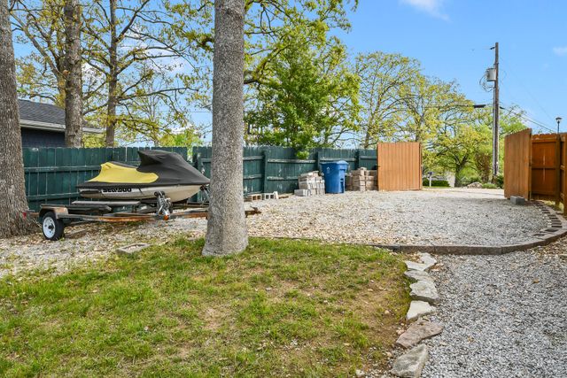 337 Parkside Drive, Hollister, MO 65672