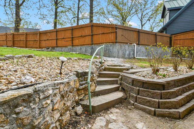 337 Parkside Drive, Hollister, MO 65672