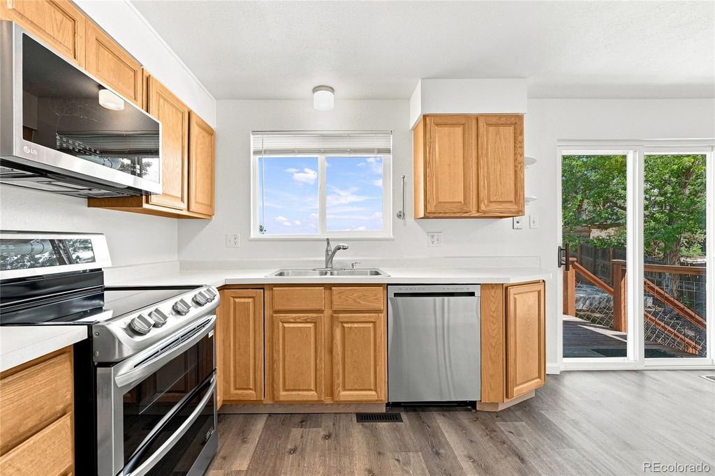 Image 10 of property listing at 528 Apollo Court, Lone Tree, CO 80124