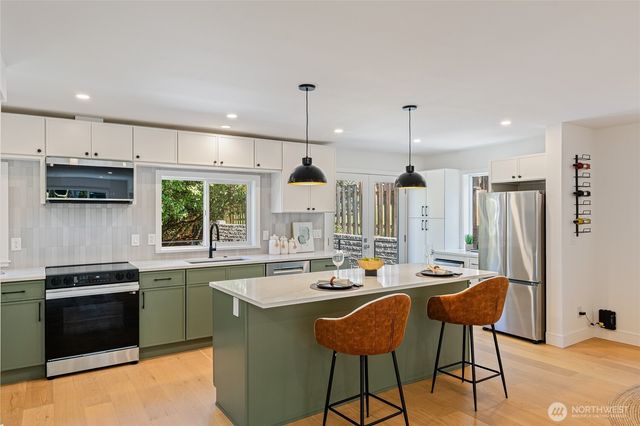 1710 NE 104th Street, Seattle, WA 98125