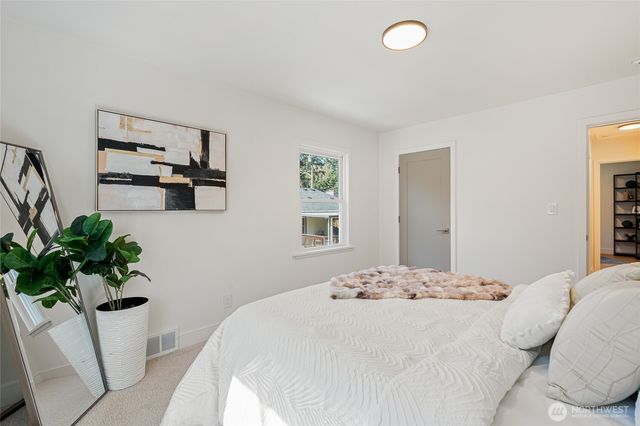 1710 NE 104th Street, Seattle, WA 98125