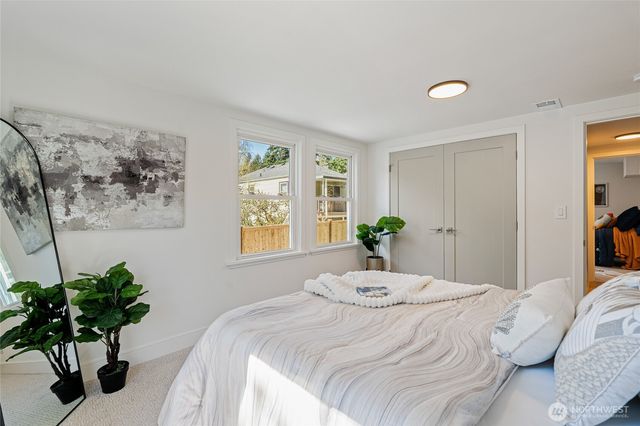 1710 NE 104th Street, Seattle, WA 98125