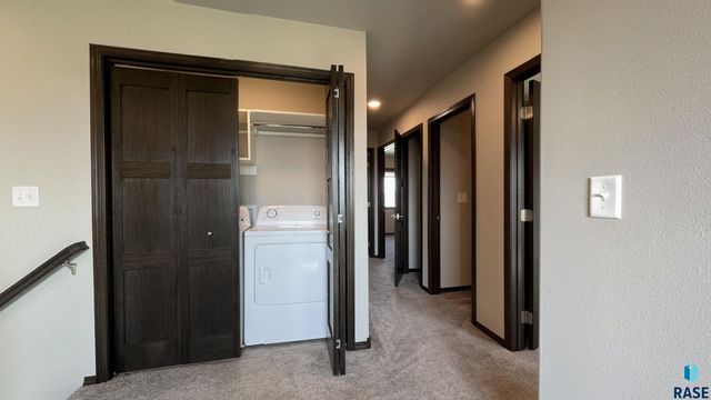 6801 6801-6807 W Gresford Pl Place, Sioux Falls, SD 57106