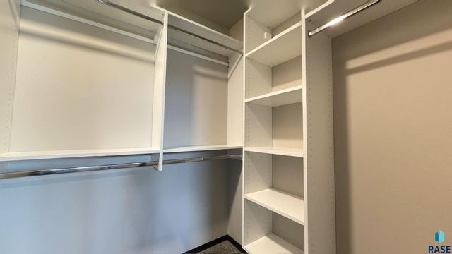 6801 6801-6807 W Gresford Pl Place, Sioux Falls, SD 57106