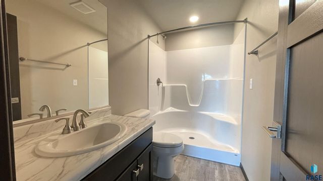 6801 6801-6807 W Gresford Pl Place, Sioux Falls, SD 57106