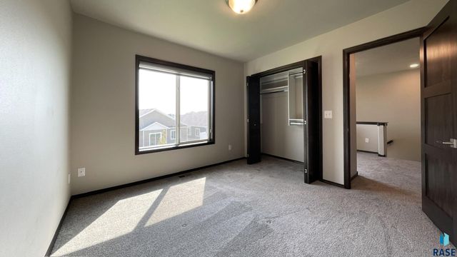 6801 6801-6807 W Gresford Pl Place, Sioux Falls, SD 57106