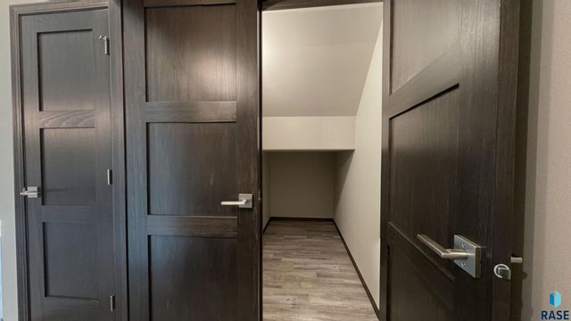 6801 6801-6807 W Gresford Pl Place, Sioux Falls, SD 57106