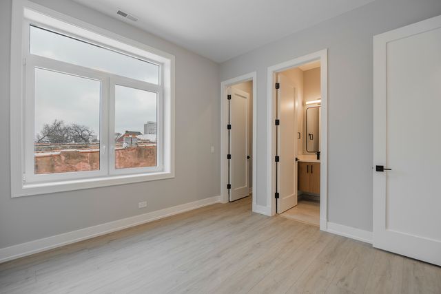 3738 S Calumet Avenue 2N, Chicago, IL 60653