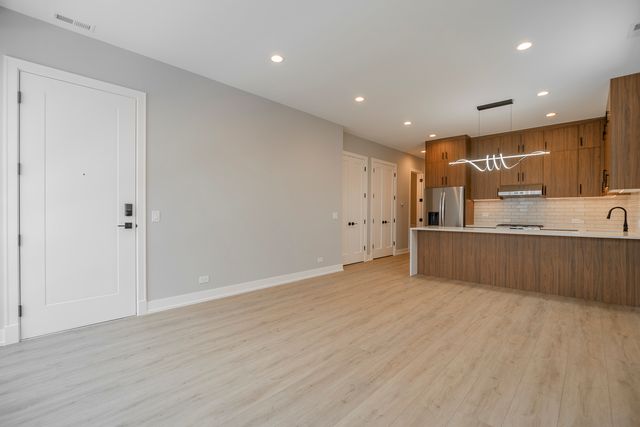 3738 S Calumet Avenue 2N, Chicago, IL 60653