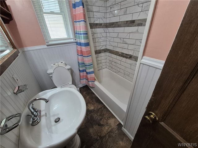 71 4th Avenue, Lancaster, NY 14086