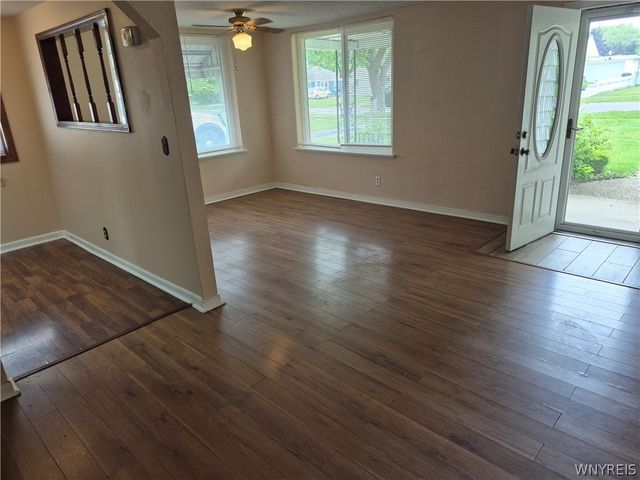 71 4th Avenue, Lancaster, NY 14086