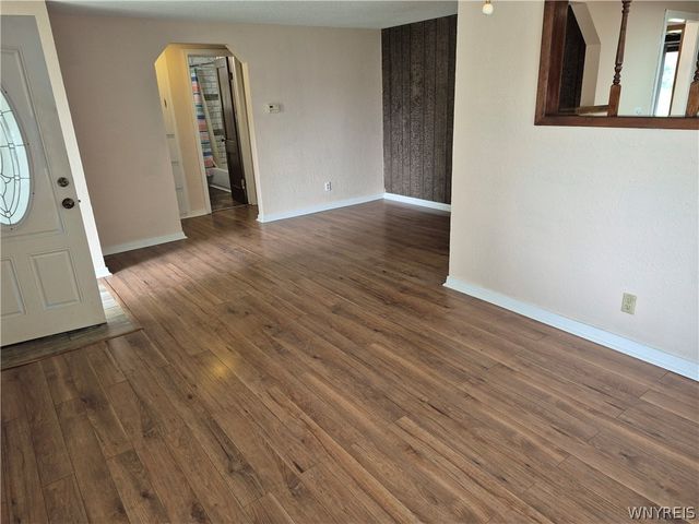71 4th Avenue, Lancaster, NY 14086