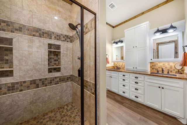 650 Scoggins Road, Tioga, TX 76271