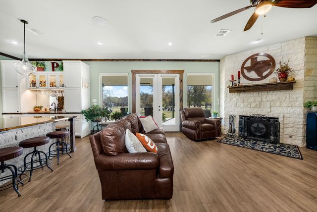 650 Scoggins Road, Tioga, TX 76271