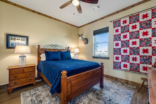 650 Scoggins Road, Tioga, TX 76271