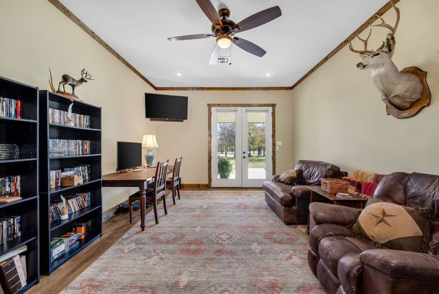 650 Scoggins Road, Tioga, TX 76271