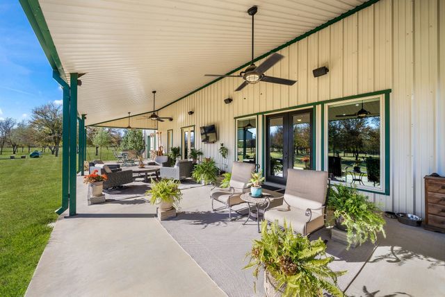 650 Scoggins Road, Tioga, TX 76271