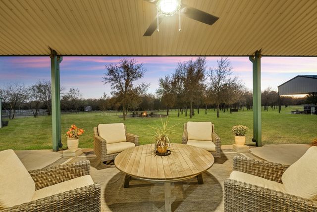 650 Scoggins Road, Tioga, TX 76271