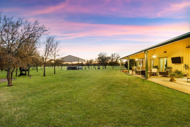 650 Scoggins Road, Tioga, TX 76271