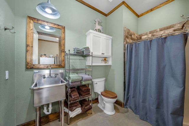 650 Scoggins Road, Tioga, TX 76271