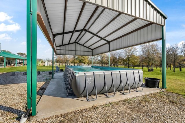 650 Scoggins Road, Tioga, TX 76271