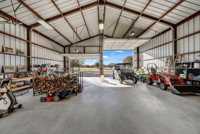 650 Scoggins Road, Tioga, TX 76271