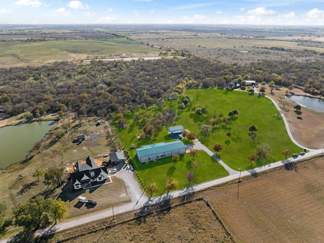 650 Scoggins Road, Tioga, TX 76271