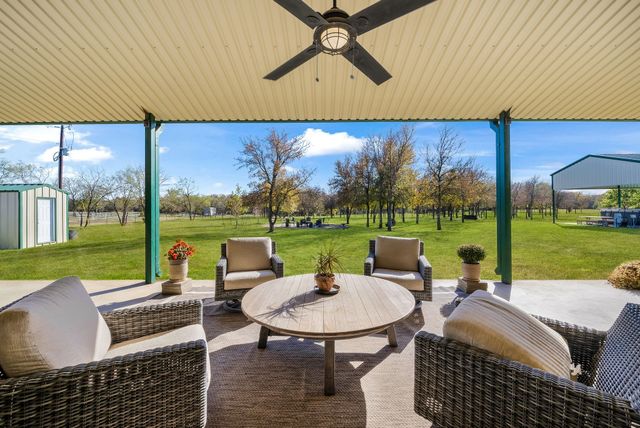 650 Scoggins Road, Tioga, TX 76271