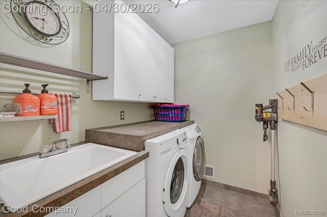 641 Shortridge Avenue, Rochester Hills, MI 48307