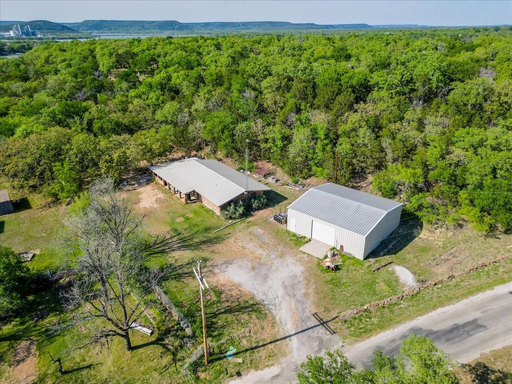 4550 S Lakeview Drive, Gordon, TX 76453