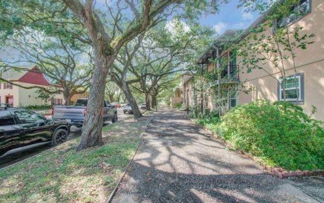 11609 Chimney Rock Road, Houston, TX 77035