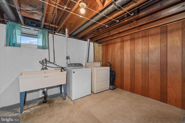 2423 W PARRIS DR, Wilmington, DE 19808