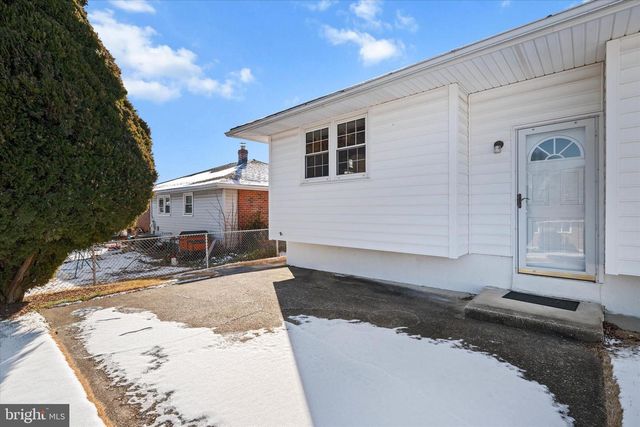 2423 W PARRIS DR, Wilmington, DE 19808