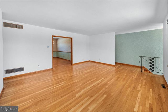 2423 W PARRIS DR, Wilmington, DE 19808