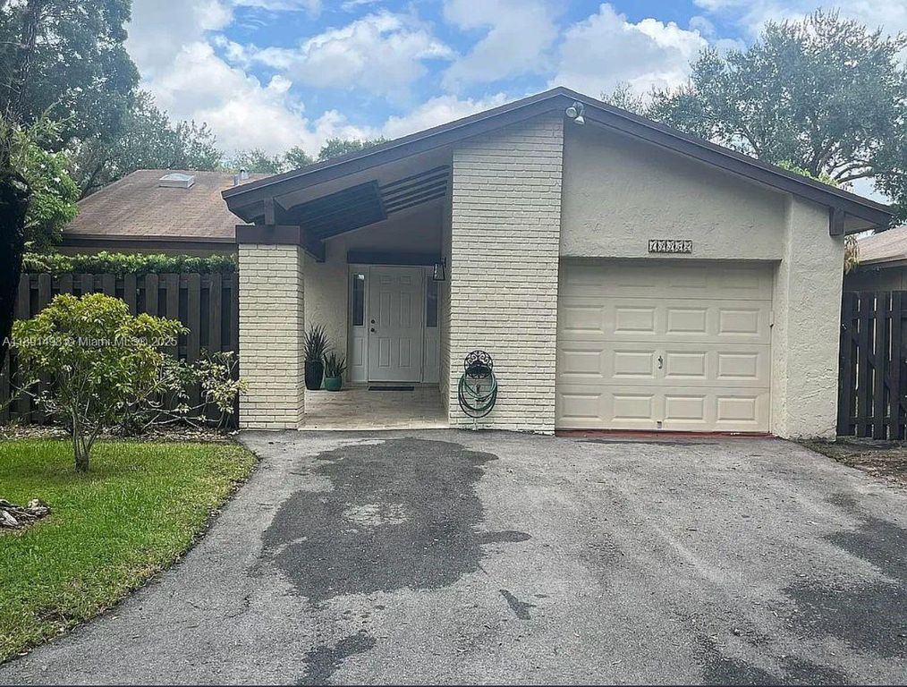 13352 SW 108th St Cir, Miami, FL 33186
