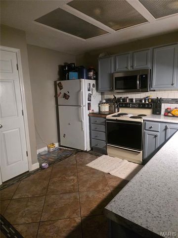 2533 Belmont Drive, High Ridge, MO 63049
