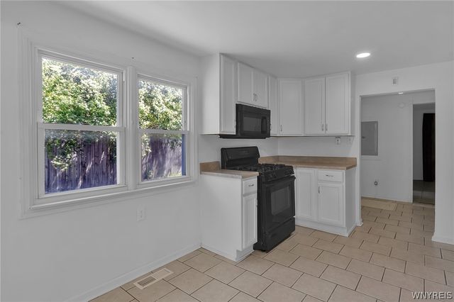 21 Mapleview Drive, Amherst, NY 14226